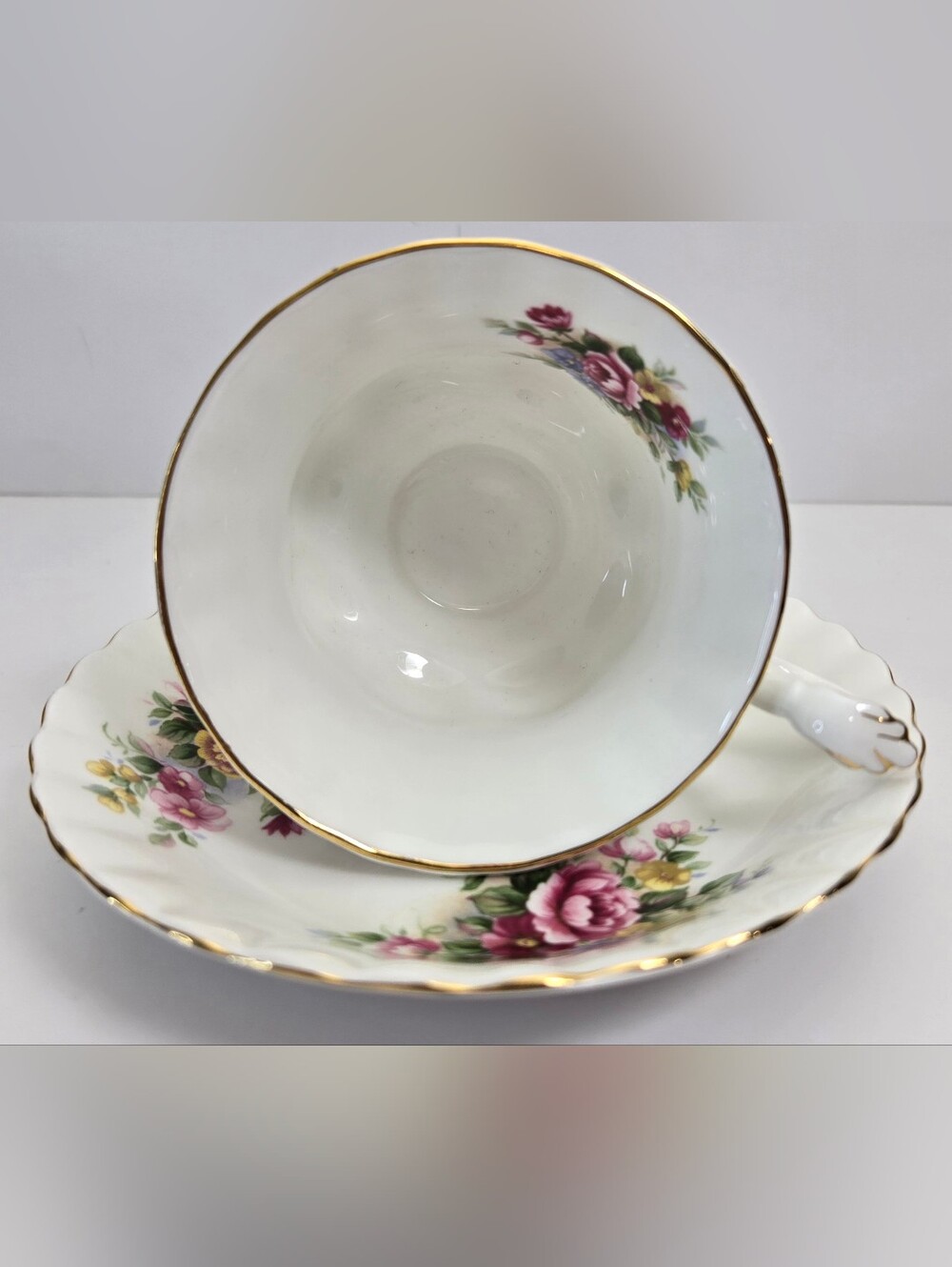 Vintage Royal Albert Bone‎ China England Cup And Saucer Chelsea Garden Gold Trim - Picture 5 of 8